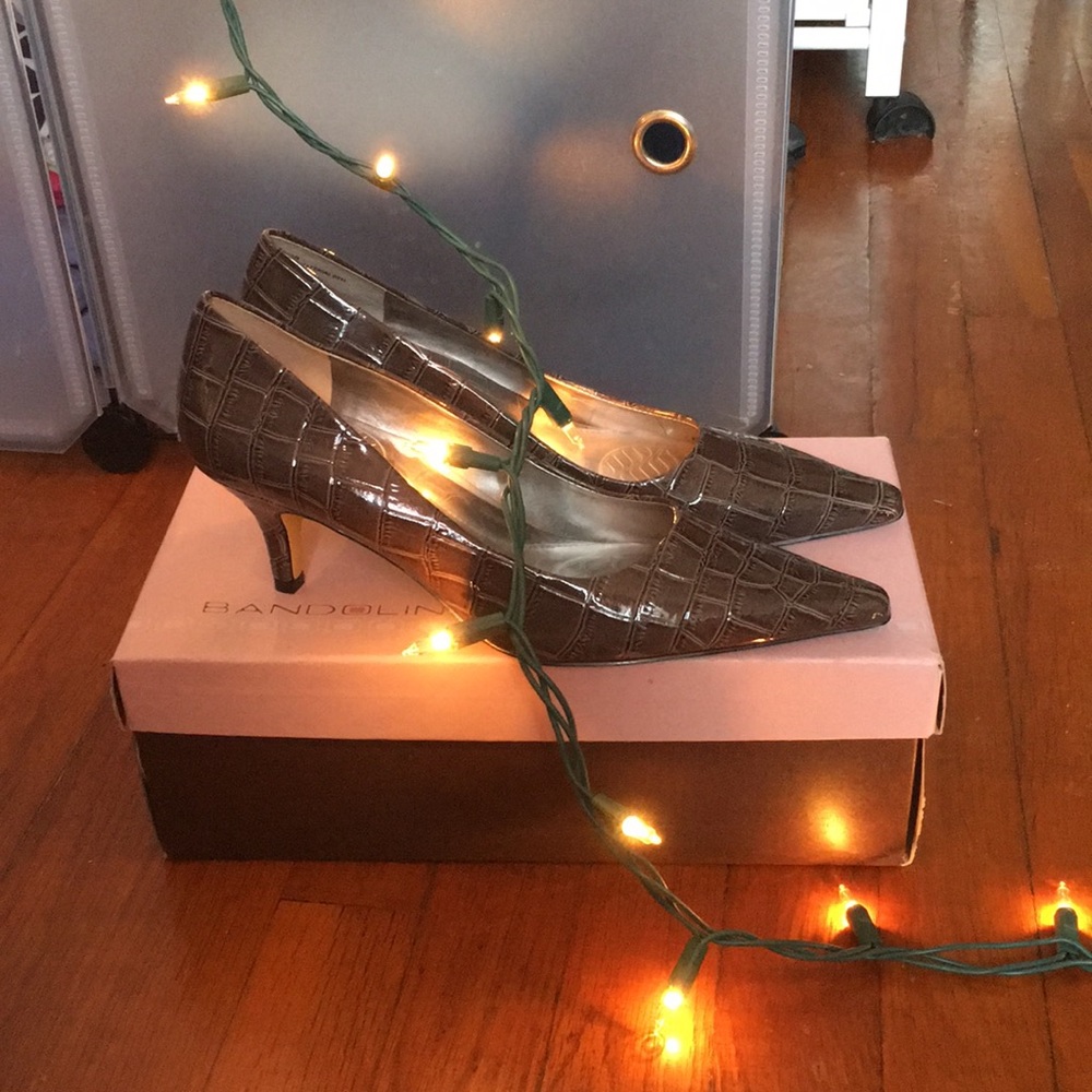 Bandolino Grey Croc Heels 6.5